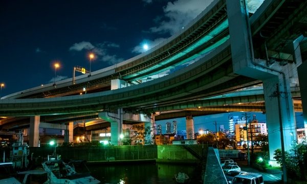 阪神高速ジャンクション夜