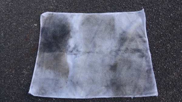 洗車後の汚れ切ったタオル