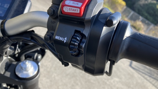 純正ホイールスイッチで操作