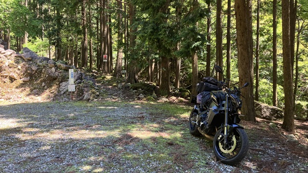 登山口まで未舗装道路